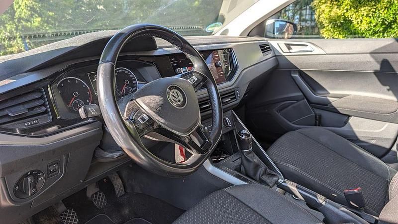 Gebraucht VW Polo Comfortline 95 PS (69 kW) 2018 Silber Kleinwagen
