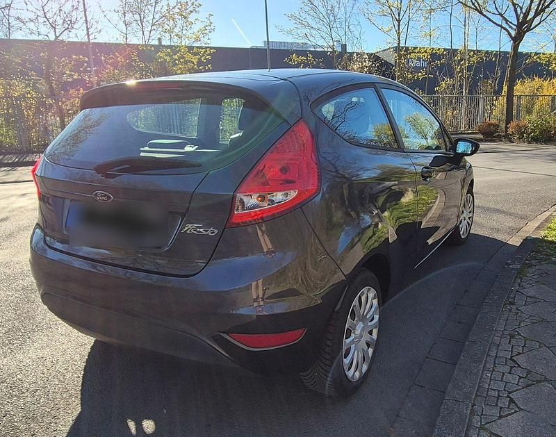 Gebraucht Ford Fiesta 82 PS (60 kW) 2009 Grau Kleinwagen