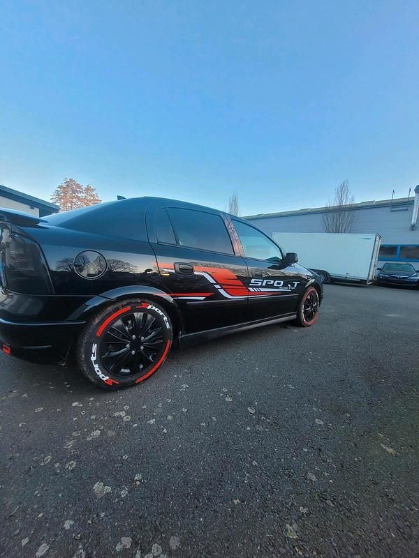 Gebraucht Opel Astra 116 PS (85 kW) 2000 Schwarz Limousine