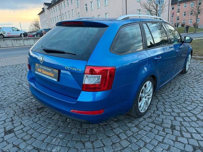 Gebraucht Skoda Octavia Elegance 105 PS (77 kW) 2014 Blau Kleinwagen