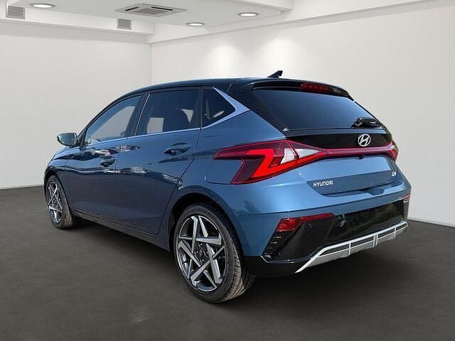 Neu Hyundai i20 Prime 101 PS (74 kW) 2025 Purple (vibrant blue/ phantom black /...) Limousine
