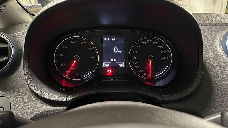Schwarz Gebraucht 2015 Seat Ibiza CONNECT Kleinwagen | 8.400 € (Fairer Preis) - Bild 1/4