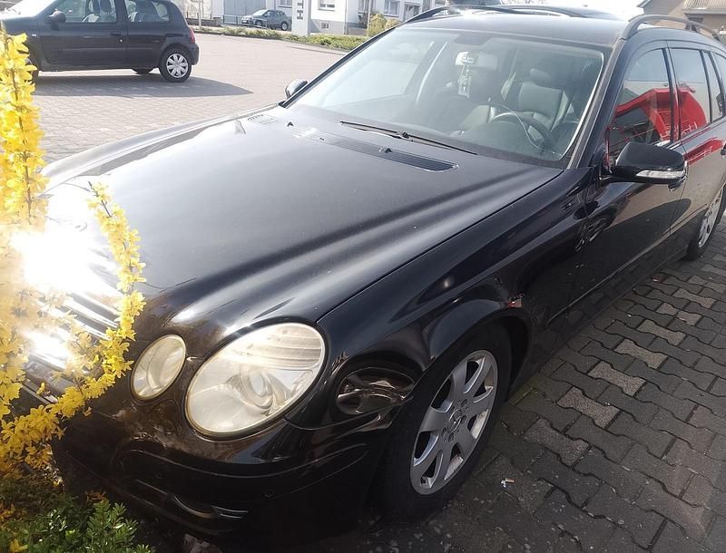 Gebraucht Mercedes E220 170 PS (125 kW) 2007 Schwarz Kombi