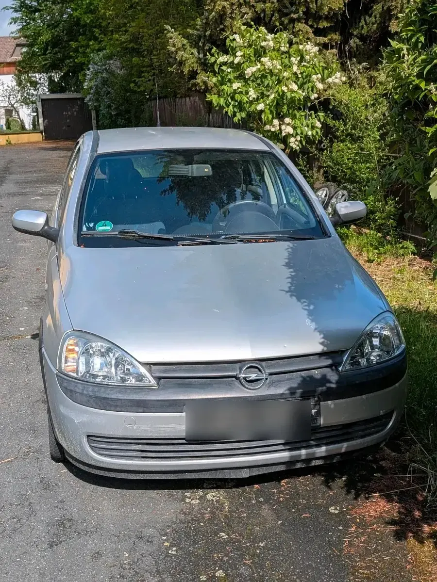 Używany Opel Corsa 75 KM (55 kW) 2002 Srebrny Hatchback