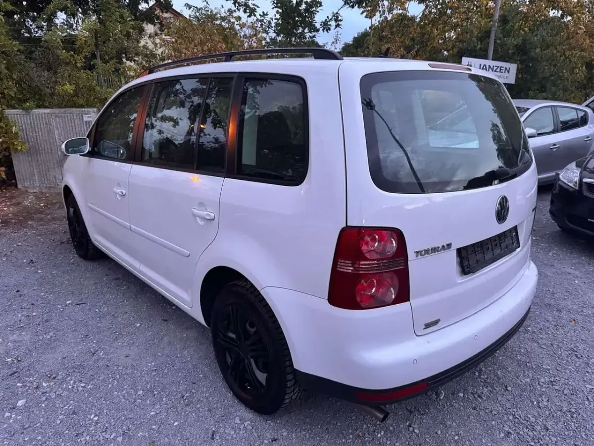 Gebraucht VW Touran Trendline 109 PS (80 kW) 2009 Weiß Van / Kleinbus