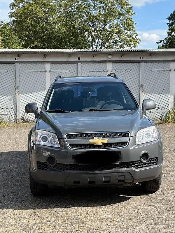 Grau Gebraucht 2010 Chevrolet Captiva SUV | 4.750 € (Fairer Preis) - Bild 1/4