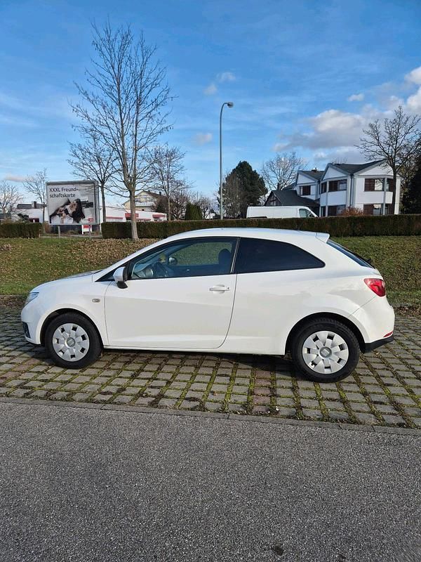 Weiß Gebraucht 2009 Seat Ibiza Limousine | 3.500 € (Etwas zu teuer) - Bild 1/4