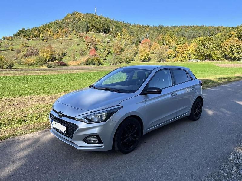 Silber Gebraucht 2019 Hyundai i20 Active Limousine | 9.999 € (Fairer Preis) - Bild 1/4