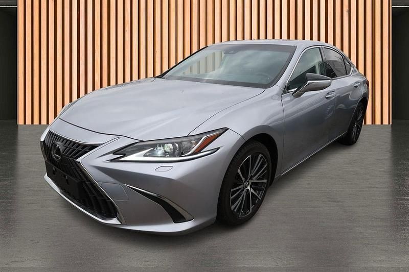 Sonic platinum Gebraucht 2023 Lexus ES300H Limited Edition Limousine | 39.980 € (Fairer Preis) - Bild 1/4