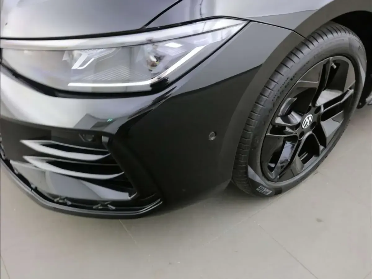Gebraucht VW Passat Style 272 PS (200 kW) 2025 Grenadillschwarz Kombi
