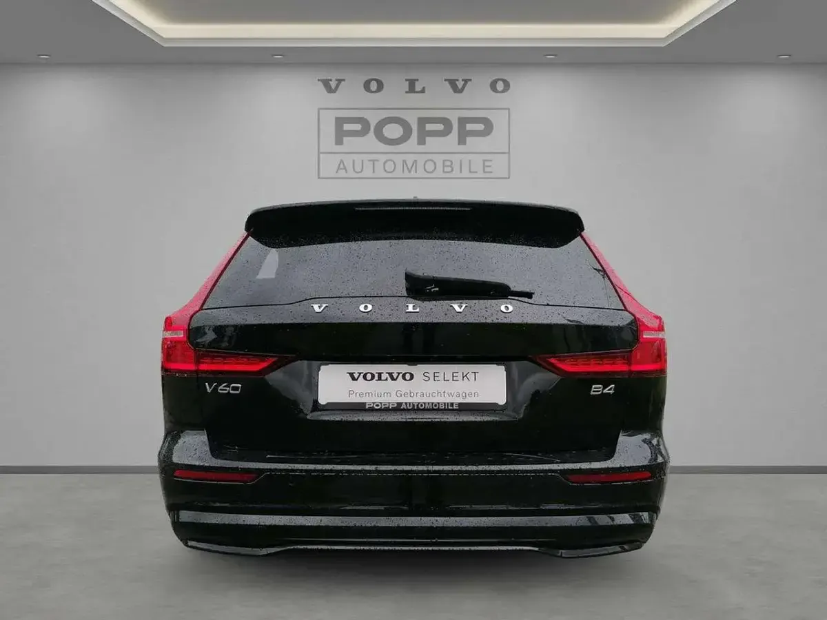 Gebraucht Volvo V60 Plus 197 PS (144 kW) 2025 Onyx black / metallic Kombi