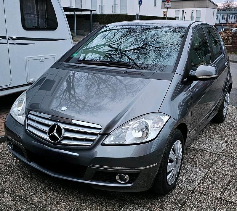 Grau Gebraucht 2009 Mercedes A170 Limousine | 4.444 € (Fairer Preis) - Bild 1/4