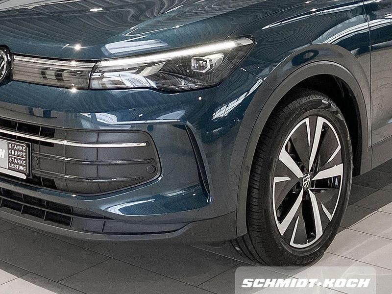 Gebraucht VW Tiguan Goal 150 PS (110 kW) 2024 Blau SUV