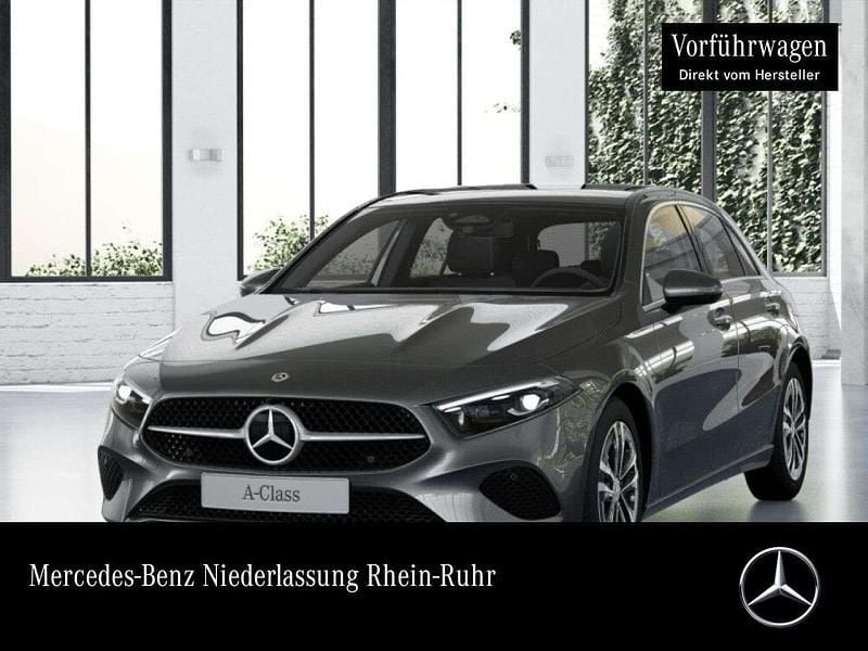 Mountain grau Gebraucht 2025 Mercedes A200 Progressive Limousine | 38.490 € - Bild 1/4