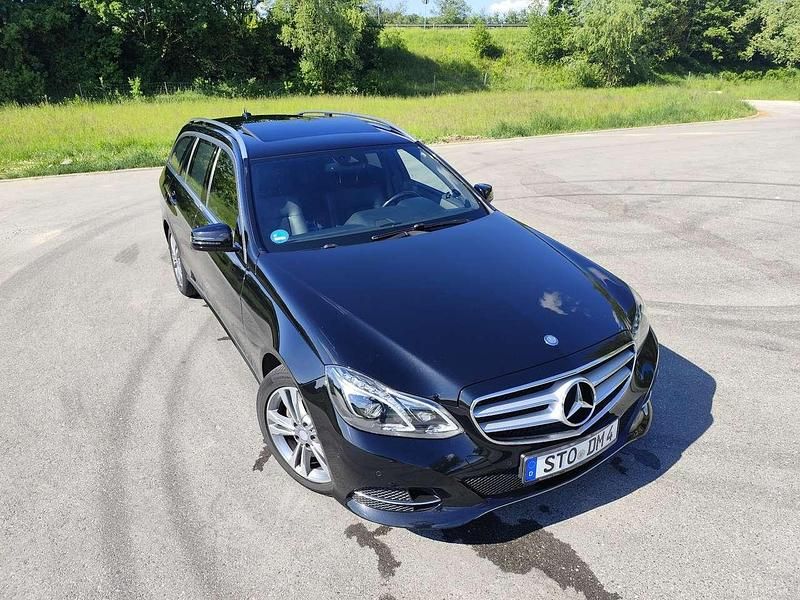 Schwarz Gebraucht 2014 Mercedes E220 Avantgarde Kombi | 14.950 € (Fairer Preis) - Bild 1/4