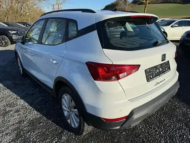 Używany Seat Arona CONNECT 95 KM (69 kW) 2023 Biały SUV