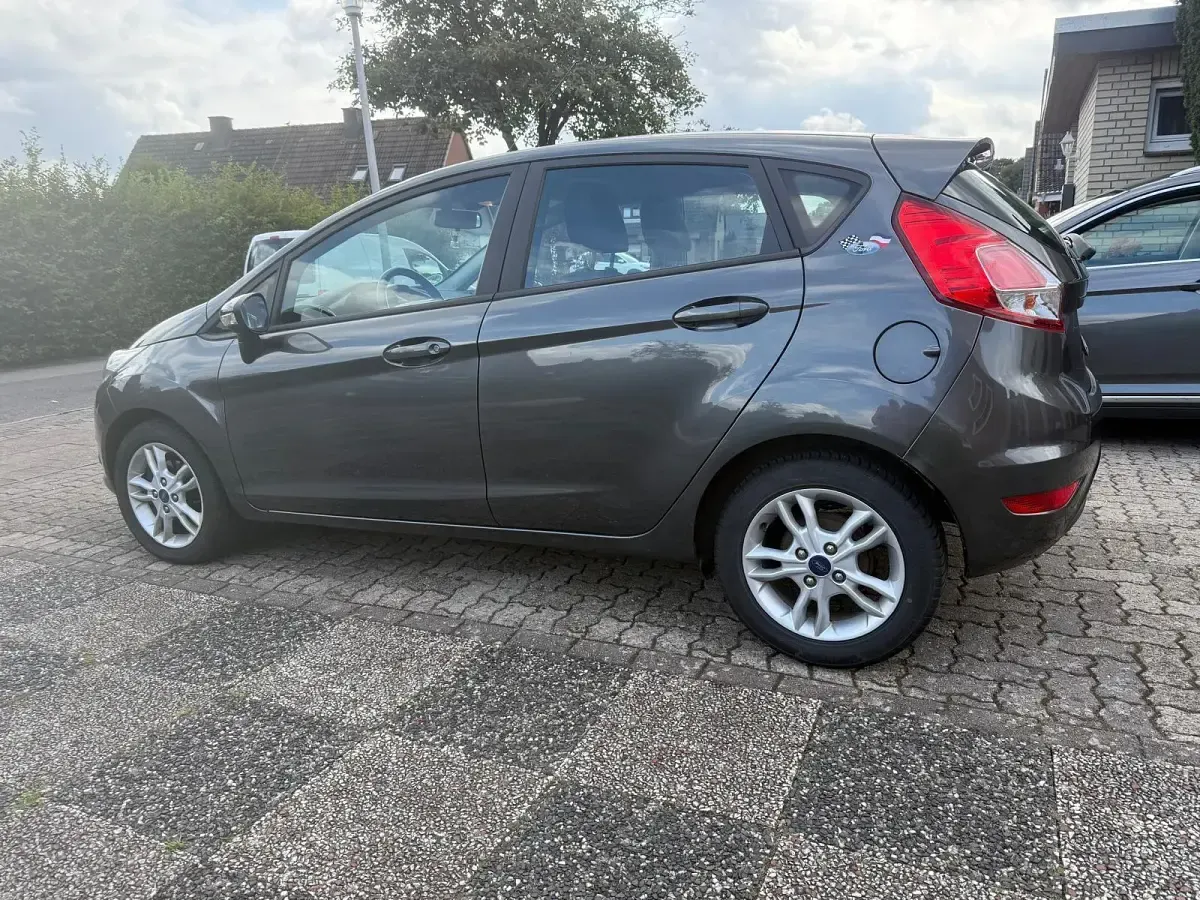 Gebraucht Ford Fiesta 80 PS (58 kW) 2017 Grau Kleinwagen