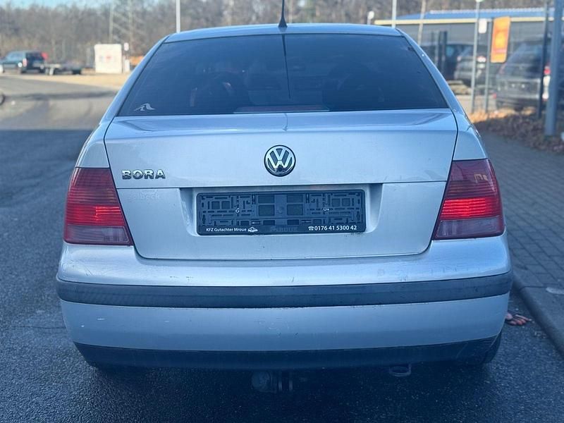 Usata VW Bora Basis 101 CV (74 kW) 2000 Argento Berlina