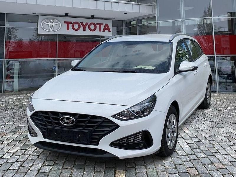 Atlas white / sol Gebraucht 2023 Hyundai i30 Trend Kombi | 15.390 € (Guter Preis) - Bild 1/4
