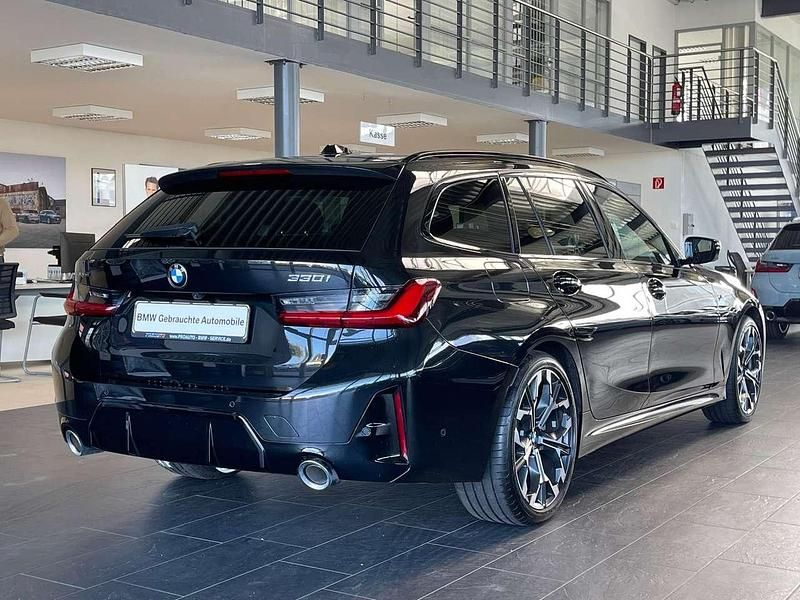 Gebraucht BMW 330 M Sport 245 PS (180 kW) 2024 Black sapphire Kombi