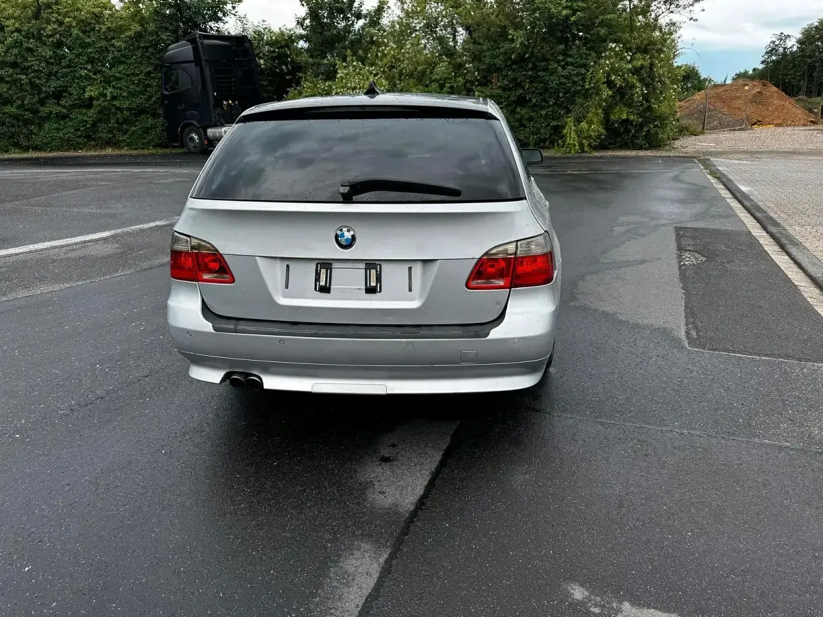 Gebraucht BMW 525 177 PS (130 kW) 2006 Grau Kombi