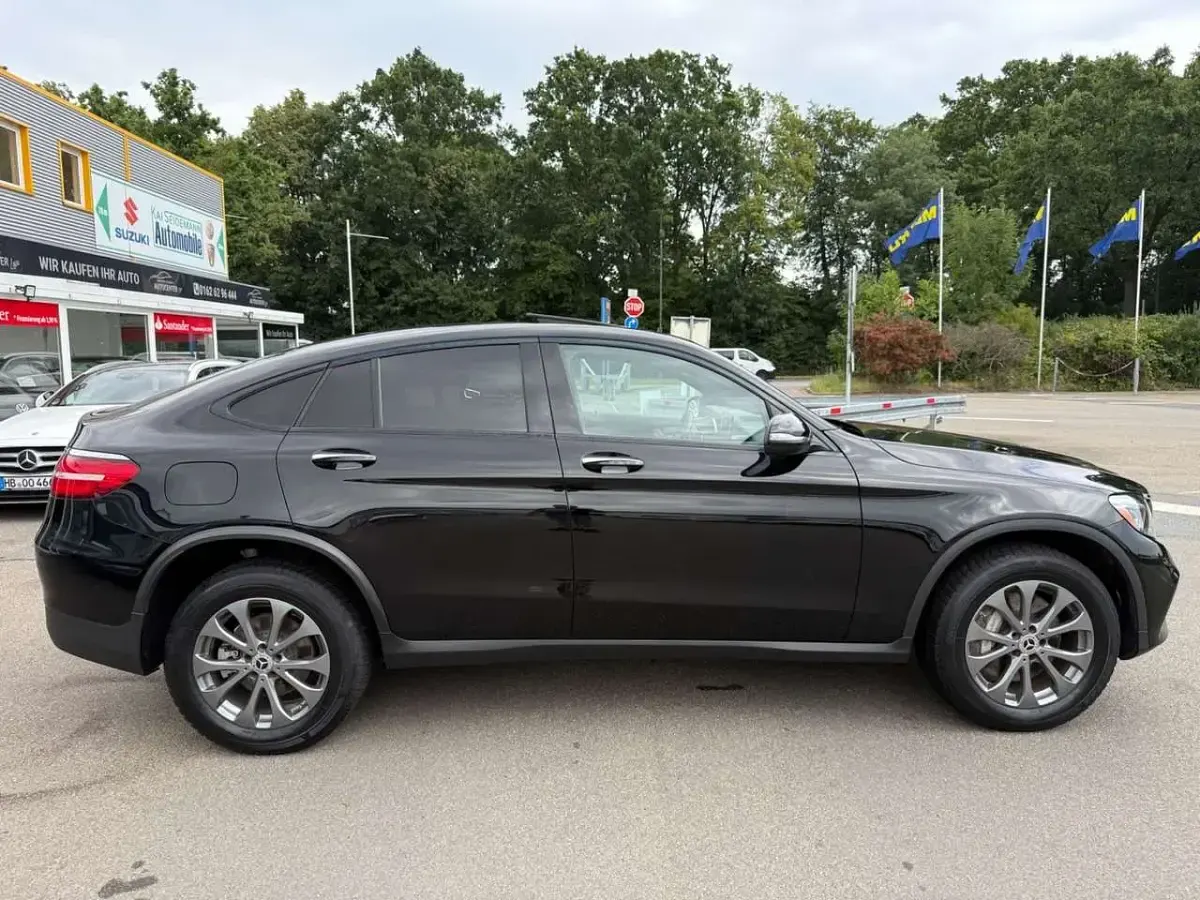 Gebraucht Mercedes GLC300 AMG line 245 PS (180 kW) 2018 Schwarz SUV