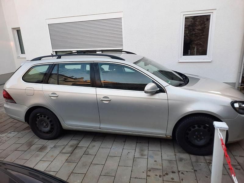 Gebraucht VW Golf VI Comfortline 105 PS (77 kW) 2010 Silber Kleinwagen