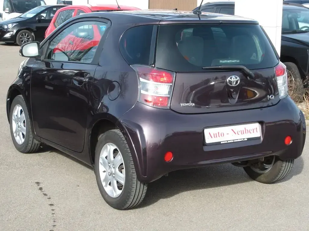 Gebraucht Toyota iQ 68 PS (50 kW) 2009 Deep amethyst (metallic) Kleinwagen