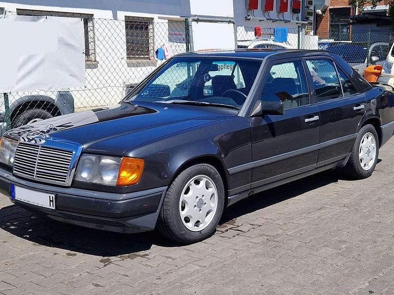 Schwarz Gebraucht 1988 Mercedes E250 Limousine | 21.500 € - Bild 1/4