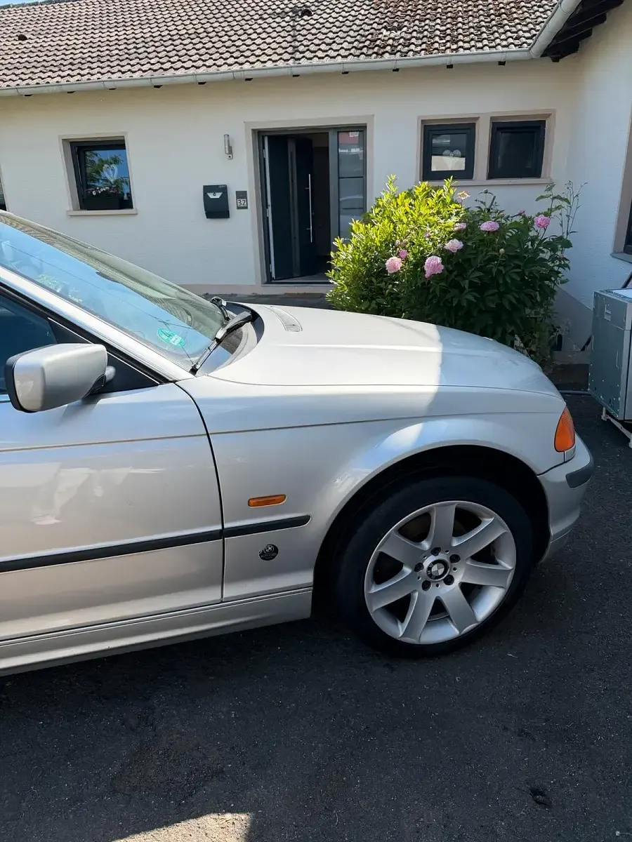 Gebraucht BMW 323 170 PS (125 kW) 1999 Silber Limousine