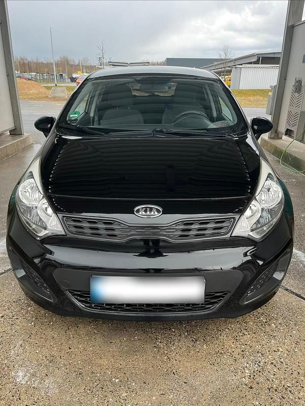 Gebraucht Kia Rio 109 PS (80 kW) 2011 Schwarz Kleinwagen