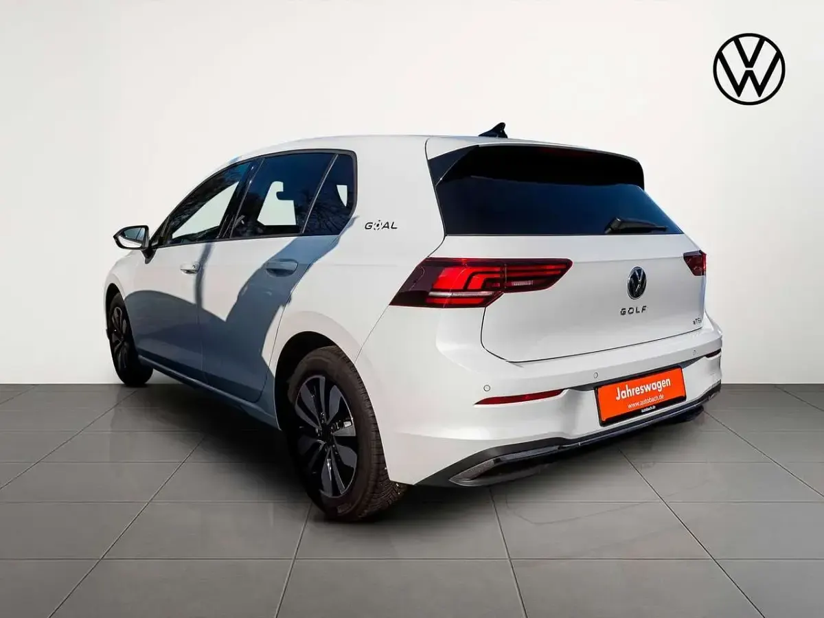 Gebraucht VW Golf VIII Goal 150 PS (110 kW) 2025 Oryxweiß perlmutteffekt Limousine