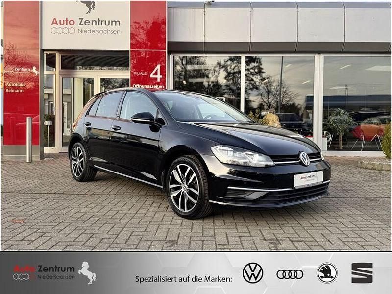 Deep black pearlescent Gebraucht 2017 VW Golf VII | 12.470 € (Fairer Preis) - Bild 1/4