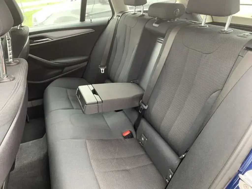 Gebraucht BMW 520 Performance 190 PS (139 kW) 2019 Mediterranblau Kombi