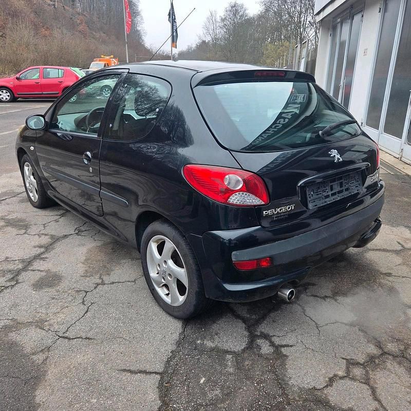 Gebraucht Peugeot 206+ 75 PS (55 kW) 2009 Schwarz Kleinwagen