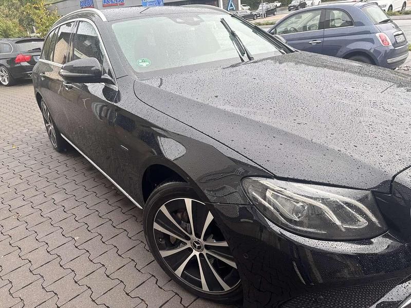 Schwarz Gebraucht 2019 Mercedes E300 Kombi | 21.999 € (Fairer Preis) - Bild 1/4