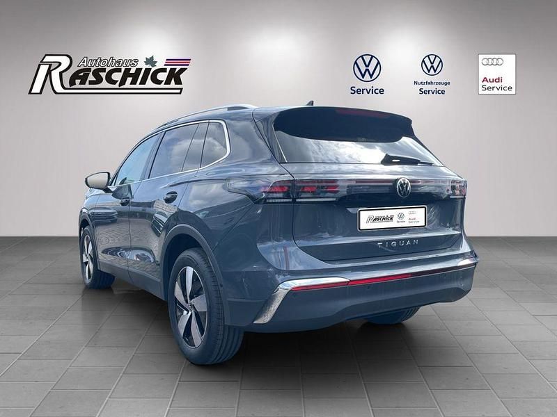 Neu VW Tiguan Elegance 150 PS (110 kW) 2025 Delfingrau SUV
