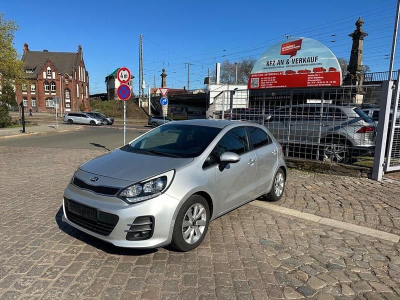 Gebraucht Kia Rio 84 PS (61 kW) 2016 Silber Kleinwagen