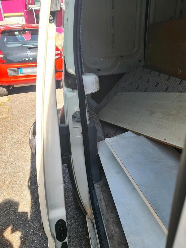 Second-hand Ford Transit 55 CP (40 kW) 2005 Alb Berlinǎ