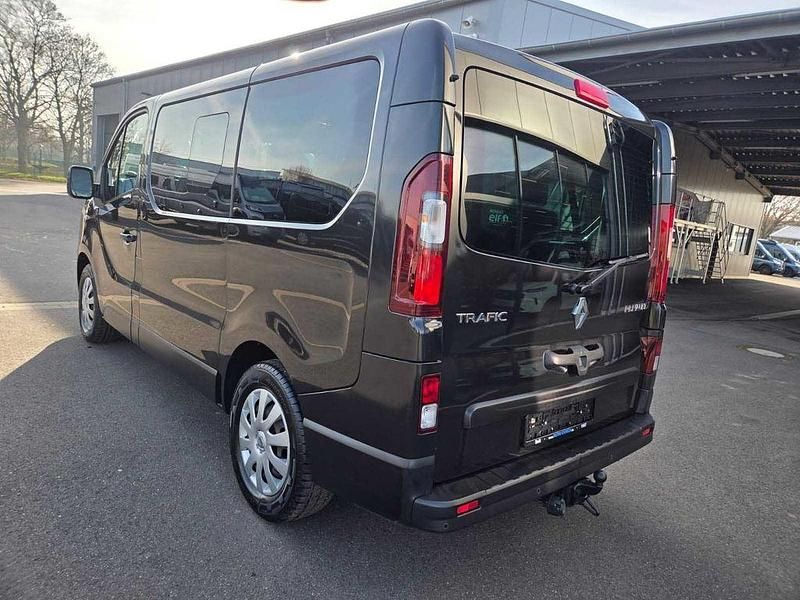 Gebraucht Renault Trafic Authentique 125 PS (91 kW) 2018 Schwarz Van / Kleinbus