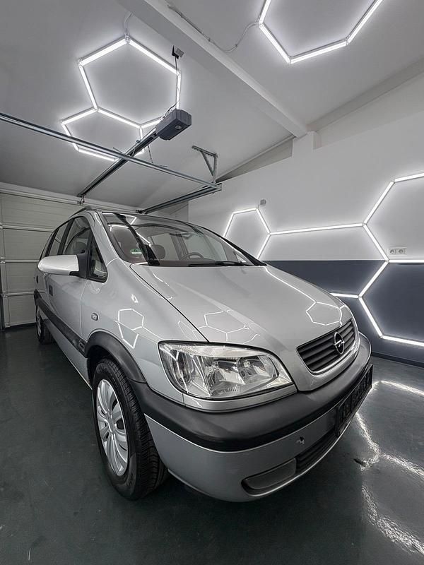 Gebraucht Opel Zafira 125 PS (91 kW) 2000 Silber Van / Kleinbus