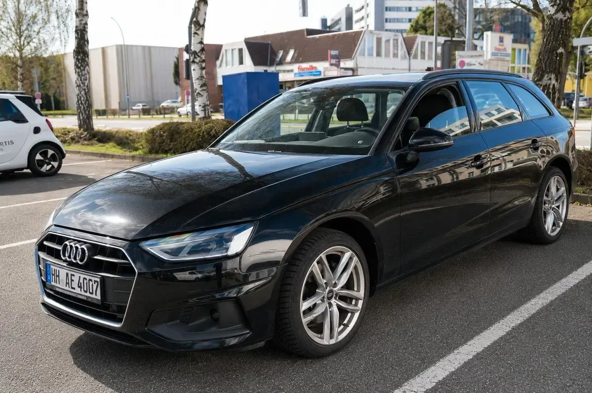 Second-hand Audi A4 Ambiente 163 CP (119 kW) 2023 Negru Break