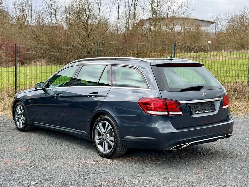 Gebraucht Mercedes E200 Avantgarde 184 PS (135 kW) 2015 Grau Kombi