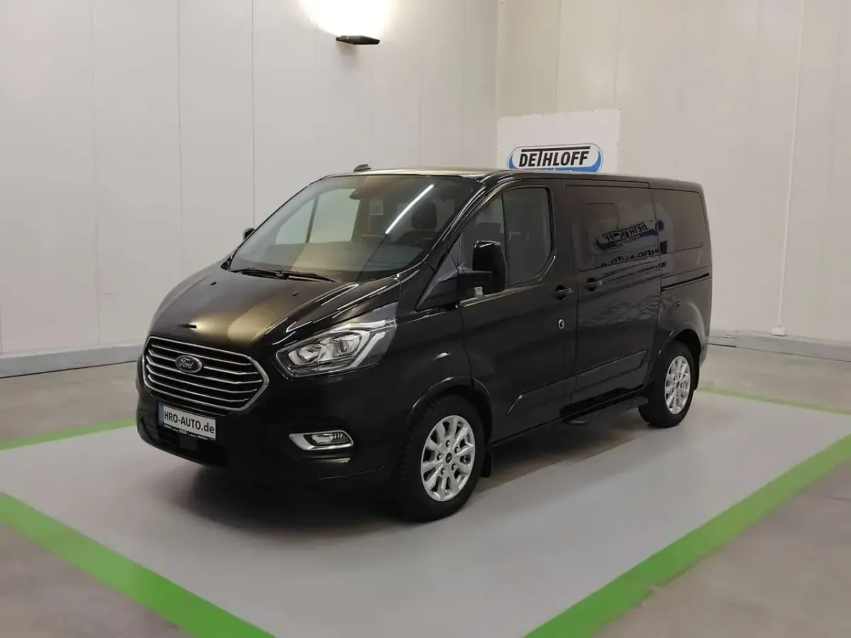 Gebraucht Ford Tourneo Titanium 150 PS (110 kW) 2023 Obsidianschwarz metallic Kombi