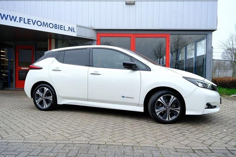 Gebraucht Nissan Leaf Tekna 110 kW (150 PS) 2018 Weiß Kleinwagen