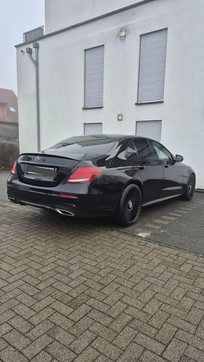 Gebraucht Mercedes E200 AMG line 150 PS (110 kW) 2018 Schwarz Limousine