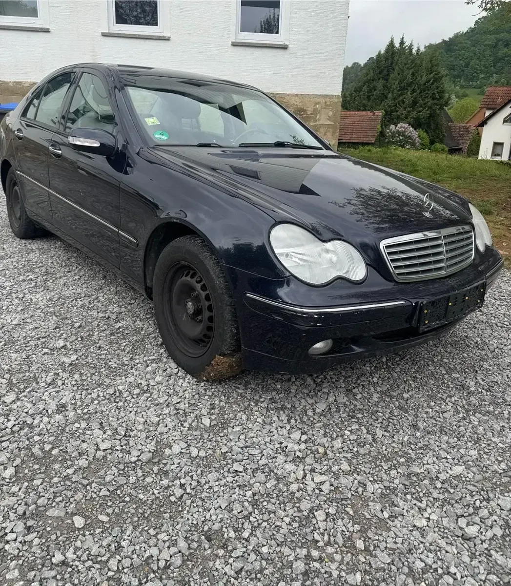 Gebraucht Mercedes C180 129 PS (94 kW) 2002 Blau Limousine