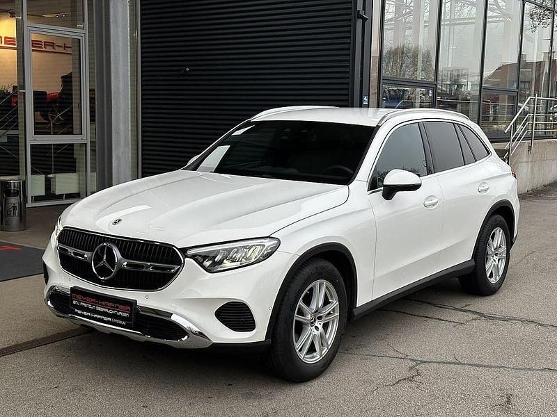 Weiß Gebraucht 2025 Mercedes GLC220 SUV | 51.990 € (Superpreis) - Bild 1/4