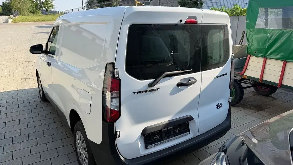 Gebraucht Ford Transit 99 PS (72 kW) 2025 Weiß Van / Kleinbus