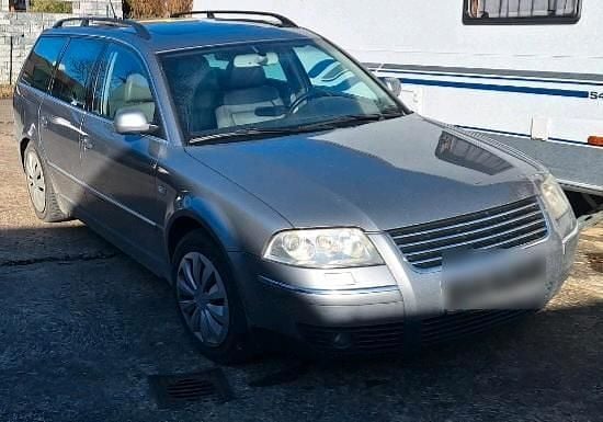 Grau Gebraucht 2025 VW Passat Kombi | 3.900 € - Bild 1/4